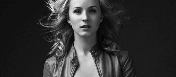 Rusya’nın önde gelen kayakçılarından İrina Kovalenko, foto model oldu. Kovalenko ünlü fotoğrafçı Max Marmur’un objektifinin karşısına geçti. - Sputnik Türkiye