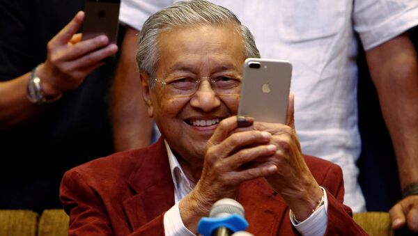Mahathir Mohamad, former Malaysian prime minister and opposition candidate for Pakatan Harapan (Alliance of Hope) attends a news conference after general election, in Petaling Jaya, Malaysia, May 10, 2018 - Sputnik Türkiye