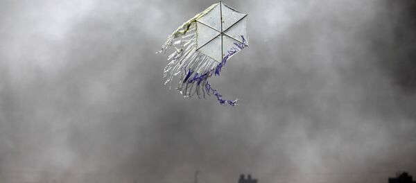 İsrail-Gazze arasında uçan bir uçurtma - Sputnik Türkiye