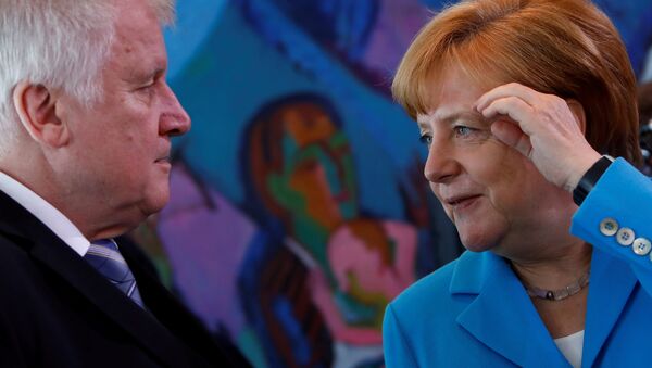Almanya Başbakanı Angela Merkel- Almanya İçişleri Bakanı ve Hristiyan Sosyal Birlik Partisi (CSU) Genel Başkanı Horst Seehofer - Sputnik Türkiye