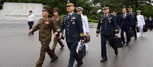 Kuzey ve Güney Kore askeri heyetleri - Sputnik Türkiye
