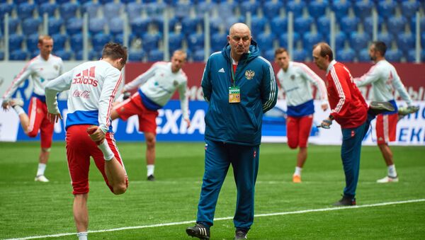 Head coach of the Russian national football team Stanislav Cherchesov during a training session prior to a friendly match against France - Sputnik Türkiye