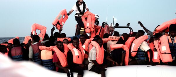 Benetton'un reklam kampanyasında kullandığı fotoğraf - Sputnik Türkiye