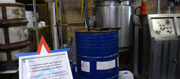 Suriye'deki militanların patlayıcı ve kimyasal maddeler oluşturmak için kullandığı düzeneklerin Rusya'da hazırlanan bir maketi - Sputnik Türkiye