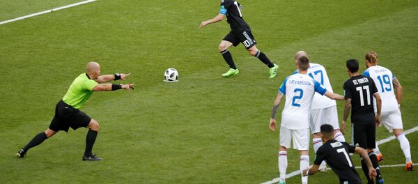 İzlanda-Arjantin maçında Lionel Messi penaltı kullandı - Sputnik Türkiye