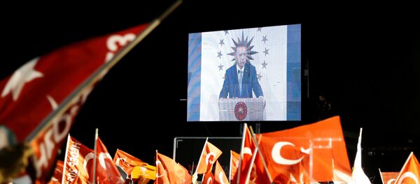 AK Partililer, partilerinin cumhurbaşkanı adayı Recep Tayyip Erdoğan'ın konuşmasını izledi - Sputnik Türkiye