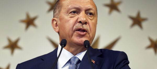 Resmi olmayan sonuçlara göre cumhurbaşkanlığı seçimini ilk turda kazanan Cumhurbaşkanı Recep Tayyip Erdoğan ilk konuşmasını yaptı - Sputnik Türkiye