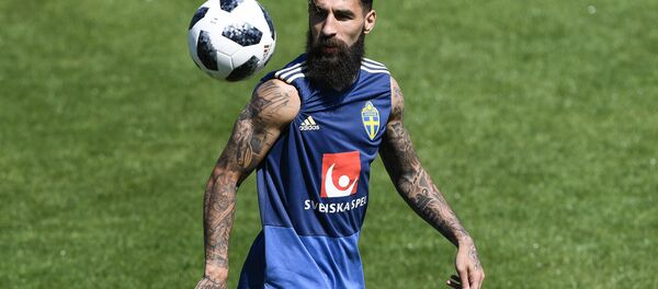 2016'dan beri Fransa'nın Toulouse takımında top koşturan İsveç milli futbol takımının orta saha oyuncularından Jimmy Durmaz, 2018 FIFA Dünya Kupası'nda da İsveç formasını terletiyor. - Sputnik Türkiye