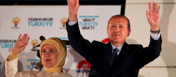 Cumhurbaşkanı Recep Tayyip Erdoğan-Emine Erdoğan Cumhurbaşkanı Recep Tayyip Erdoğan-Emine Erdoğan - Sputnik Türkiye