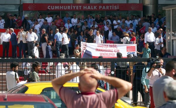 CHP'lilerin oturma eylemi sona erdi - Sputnik Türkiye