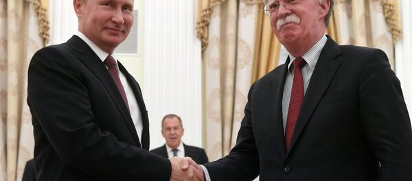 Rusya Devlet Başkanı Vladimir Putin- Trump’ın Ulusal Güvenlik Danışmanı John Bolton - Sputnik Türkiye