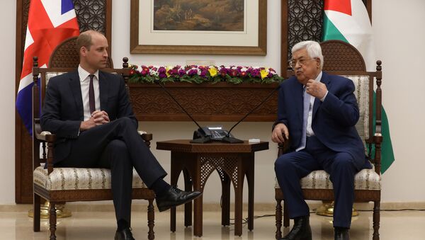 İsrail işgali altındaki Batı Şeria'nın Ramallah kentindeki Filistin Yönetimi merkezinde Başkan Mahmud Abbas, İngiltere tahtının 2 numarası Prens William'ı ağırladı. - Sputnik Türkiye