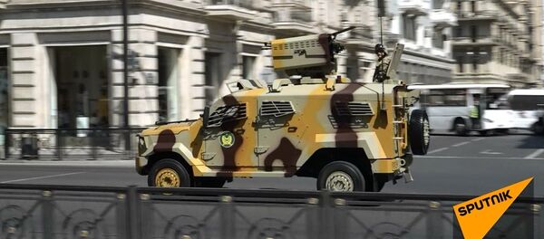 Azerbaycan'da düzenlenen törene katılan araçlar gövde gösterisi yaptı - Sputnik Türkiye