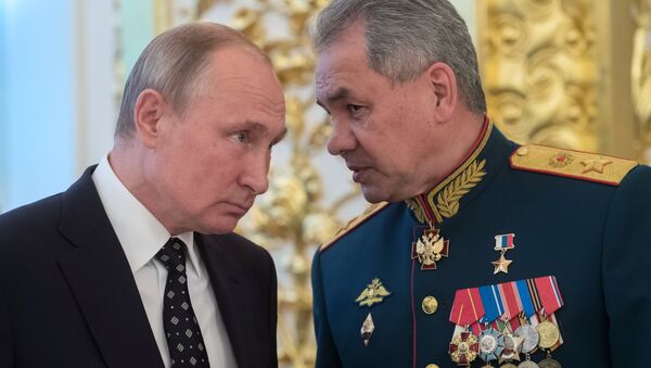 Rusya Devlet Başkanı Vladimir Putin- Rusya Savunma Bakanı Sergey Şoygu - Sputnik Türkiye
