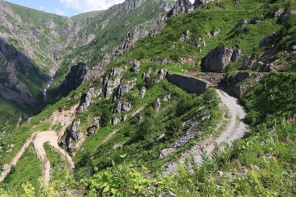 Bayburt- Trabzon sınırında 'dünyanın en tehlikeli yolu' - Sputnik Türkiye
