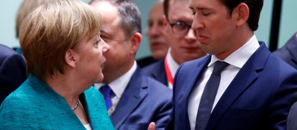 AB liderler zirvesinde Almanya-Avusturya başbakanları Merkel ile Kurz arasındaki diyalog - Sputnik Türkiye