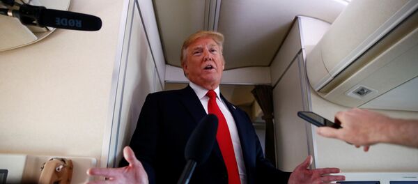 ABD Başkanı Donald Trump Air Force One uçağında gazetecilerin sorularını yanıtladı ABD Başkanı Donald Trump Air Force One uçağında gazetecilerin sorularını yanıtladı - Sputnik Türkiye