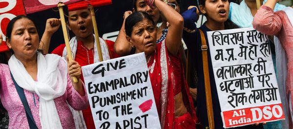 Hindistan'da tecavüz protestosu - Sputnik Türkiye