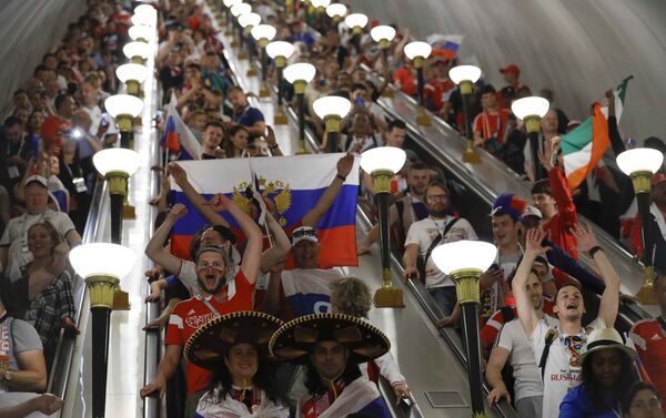 Rus taraftarlar çeyrek finali coşkuyla karşıladı - Sputnik Türkiye