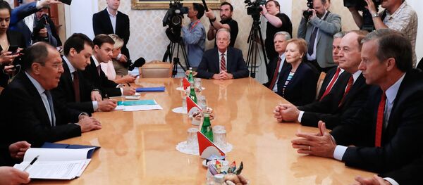 Rusya Dışişleri Bakanı Sergey Lavrov, ABD'li senatörler John Thune, Richard Shelby, John Hoeven, Jerry Morgan, Temsilciler Meclisi üyesi Kay Granger ve ABD'nin Rusya Büyükelçisi Jon Huntsman ile görüştü - Sputnik Türkiye