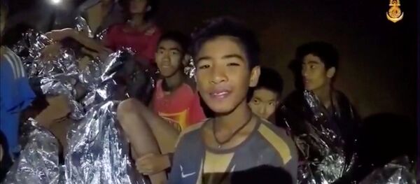 Tayland'daki mağara kompleksinde mahsur kalan çocuklar - Sputnik Türkiye