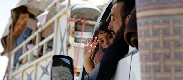 Beyrut ve Şam'ın koordineli operasyonu ile Lübnan'daki sınır kapısından ülkelerine dönen Suriyeli mülteciler - Sputnik Türkiye