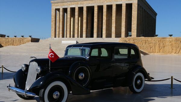Mustafa Kemal Atatürk'ün, Anıtkabir'deki 1935 model Lincoln marka zırhlı makam otomobili - Sputnik Türkiye