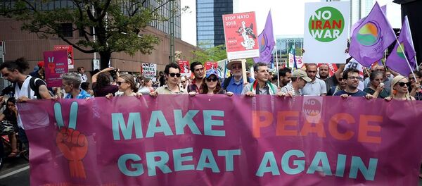 ABD Başkanı Donald Trump, gelecek hafta düzenlenecek NATO zirvesi için geleceği Belçika'nın başkenti Brüksel'de binlerce kişi tarafından protesto edildi - Sputnik Türkiye