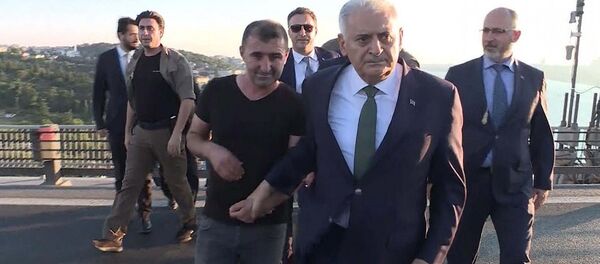 Köprüdeki intiharı Başbakan Yıldırım önledi - Sputnik Türkiye