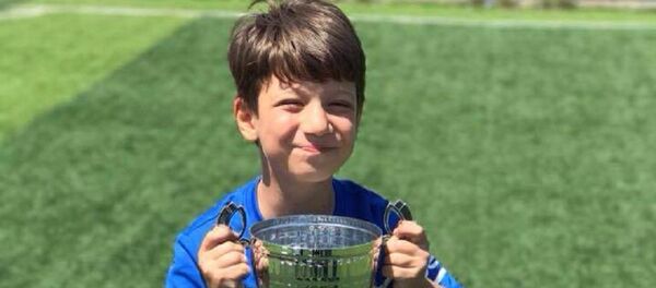 Yakınları 9 yaşındaki Arda'nın hayalinin Barcelona'da oynamak istediğini söyledi. - Sputnik Türkiye