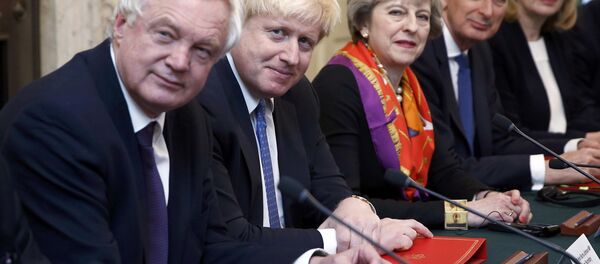 David Davies, Boris Johnson, Theresa May, Philip Hammond, Amber Rudd (soldan sağa) - Sputnik Türkiye