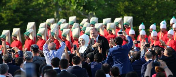 Erdoğan'ın 'başkanlığa' başlama töreni: Para bastırıldı, Diyanet İşleri Başkanı dua  etti - Sputnik Türkiye