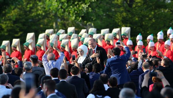 Erdoğan'ın 'başkanlığa' başlama töreni: Para bastırıldı, Diyanet İşleri Başkanı dua  etti - Sputnik Türkiye