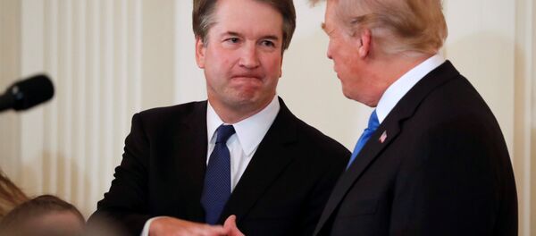 Donald Trump ve ABD Yüksek Mahkemesi adayı Brett Kavanaugh - Sputnik Türkiye