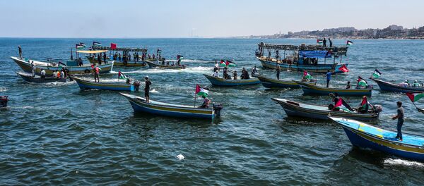 İsrail ablukasına karşı Gazze'den denize açılan 'Özgürlük Gemisi 2' ve ona eşlik eden tekneler - Sputnik Türkiye