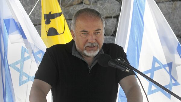 İsrail Savunma Bakanı Avigdor Liberman İsrail işgali altındaki Suriye toprağı olan Golan Tepeleri'ne çıkarma yaptı. - Sputnik Türkiye