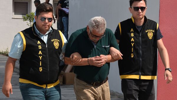 Adana'da hırsızlık yaparken yakalanan kişi: Çalmadan duramıyorum - Sputnik Türkiye