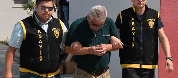 Adana'da hırsızlık yaparken yakalanan kişi: Çalmadan duramıyorum - Sputnik Türkiye