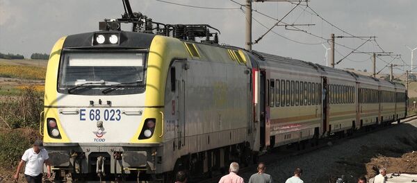 24 kişinin öldüğü tren kazasının yaşandığı hatta seferlere başlandı 24 kişinin öldüğü tren kazasının yaşandığı hatta seferlere başlandı - Sputnik Türkiye