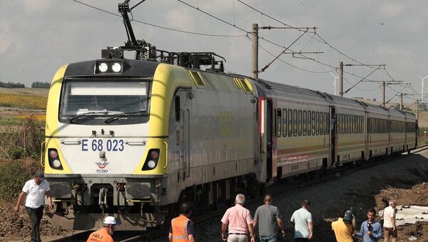 24 kişinin öldüğü tren kazasının yaşandığı hatta seferlere başlandı - Sputnik Türkiye