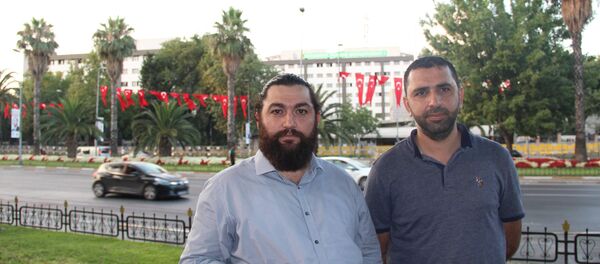 Adnan Oktar'ın avukatı Atanur Demir (sol) - Sputnik Türkiye