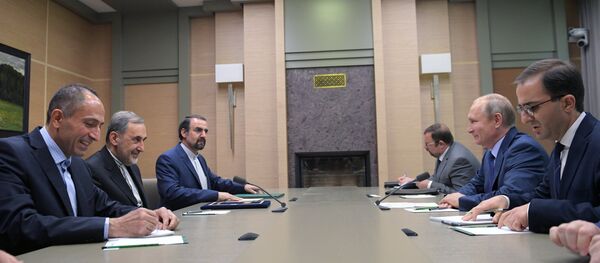 Rusya Devlet Başkanı Vladimir Putin- Ali Ekber Velayeti - Sputnik Türkiye