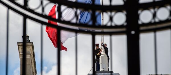 A Republican Guard lowers the French national flag at half-mast at the Elysee Palace in Paris, France, July 15, 2016, the day after the Bastille Day truck attack in Nice. A Republican Guard lowers the French national flag at half-mast at the Elysee Palace in Paris, France, July 15, 2016, the day after the Bastille Day truck attack in Nice. - Sputnik Türkiye