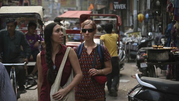 In this Tuesday, April 2, 2013 photo, foreign tourists walk on a street near the railway station in New Delhi, India - Sputnik Türkiye