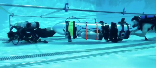 Elon Musk'ın şirketleri SpaceX ve The Boring Company'nin Taylandlı çocukların mağaradan kurtarılması için ürettiği özel denizaltı - Sputnik Türkiye