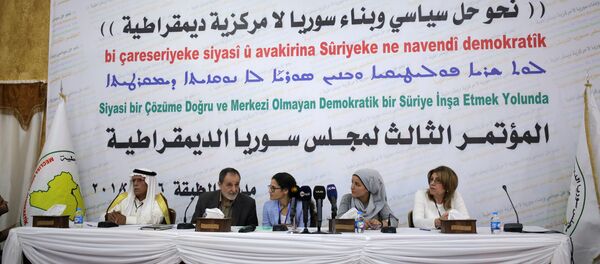 Demokratik Suriye Meclisi'nden Tabka'da 'birleşik yönetim' konferansı Demokratik Suriye Meclisi'nden Tabka'da 'birleşik yönetim' konferansı - Sputnik Türkiye