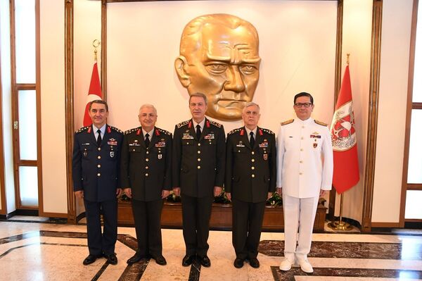 Hulusi Akar ve TSK komuta kademesi - Sputnik Türkiye