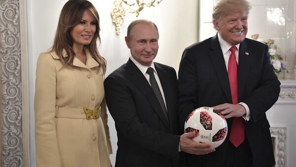 Melania Trump- Vladimir Putin- Donald Trump - Sputnik Türkiye