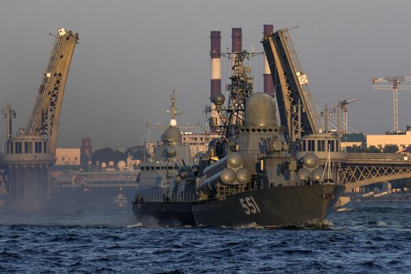 St. Petersburg'da Rusya Deniz Kuvvetleri Günü askeri geçit provası - Sputnik Türkiye