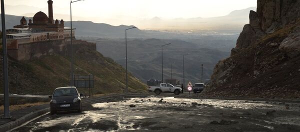 Doğubayazıt'taki şiddetli sağanak sonucu Ahmed-i Hani Türbesi'ni su bastı - Sputnik Türkiye